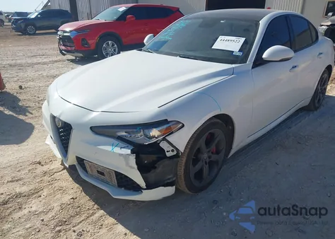 2018 Alfa Romeo Giulia Awd z USA, uszkodzony, nr VIN ZARFAEDN2J7592610